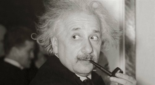Jules Henri Poincar, francuski matematyk i  fizyk, zarzucał Einsteinowi (na zdj. ok. 1942) pomijanie jego zasług związanych z teorią względności
