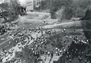 Po południu Ministerstwo Spraw Wewnętrznych wydało rozkaz użycia siły przez oddziały ZOMO. Zaczęły się walki na ulicach miasta. Radom, 25 czerwca 1976 