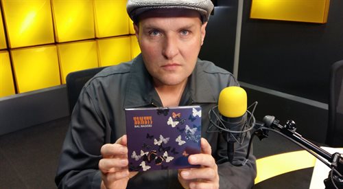 W żółto-czarnym studiu Czwórki Lesław mówił o nowym, koncertowym krążku Komet, Bal nadziei