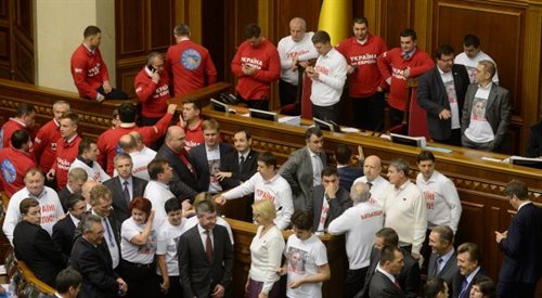 Ukraińska opozycja protestuje przeciwko decyzji ogłoszonej w czwartek przez rząd ukraiński o anulowaniu decyzji o podpisaniu umowy z UE. Prezydent Ukrainy przebywał w tym czasie w Wiedniu