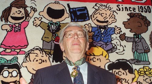Amerykański rysownik Charles Schulz, twórca znanego na całym świecie komiksu Fistaszki (Peanuts)