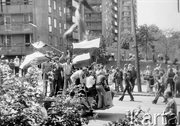 Ulica 1 Maja, godzina 12.40. Manifestanci jadą w kierunku budynku KW PZPR. Podpis w dokumentacji MSW: hasła i śpiew. Radom, 25 czerwca 1976 