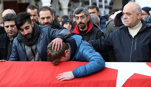W zamachu w Stambule zginęło 39 osób