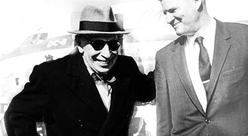 Igor Strawiński i dyrygent Anton Hartman na lotnisku w Johannesburgu w 1962 r.