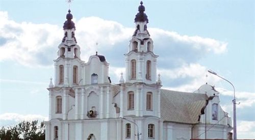 Biały kościół św. Michała w Iwieńcu. Dzwony z tego kościoła dały sygnał do powstania iwienieckiego