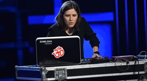 Muzyka Natalii Zamilskiej nie  tylko trafiła w gust fanów mrocznej elektroniki, ale też spodobała się znanym projektantom mody. Na zdjęciu artystka na Scenie Alternatywnej Festiwalu w Opolu