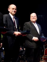 Laureaci Nobla 2013 z dziedziny fizjologii i medycyny Thomas C. Suedhof (L) i James E. Rothman 