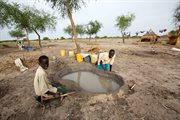 Źródła wody, które mieszkańcy wiosek w Sudanie Południowym mogą zbudować bez użycia zaawansowanego sprzętu. 