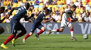 W akcji Mesut Oezil podczas meczu Francja - Niemcy