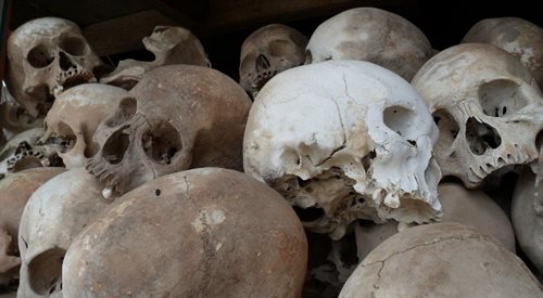 Czaszki ofiar pomordowanych przez reżim Pol Pota, znajdujące się w Muzeum Ludobójstwa Tuol Sleng w Phnom Penh