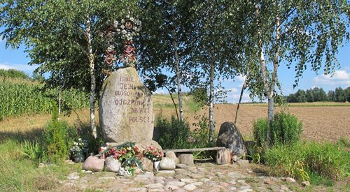 Kapliczka przy drodze między wsiami Szumowo i Romaszkówka, gmina Korycin, podlaskie