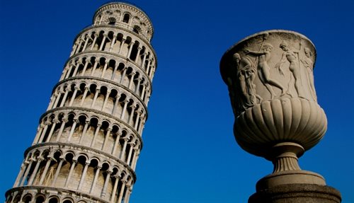 Jedną z atrakcji turystycznych Włoch jest Krzywa Wieża w Pizie