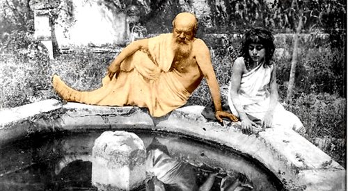 Socrates przy fontannie. Zdjęcie z początku XX w. autorstwa niemieckiego fotografa Wilhelma von Gloedena (18561931)