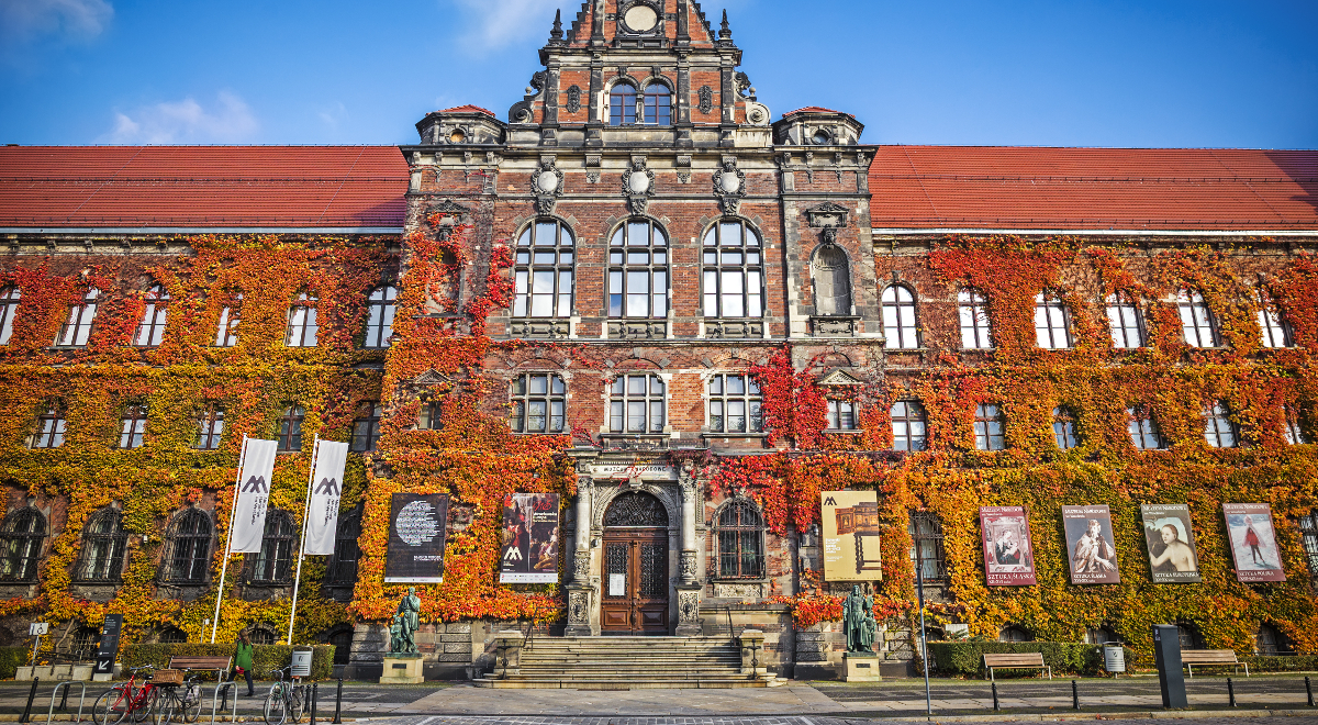 Wrocław Muzeum Narodowe wejście budynek główny 1200x660.jpg