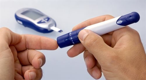 Sprawdzanie poziomu cukru we krwi