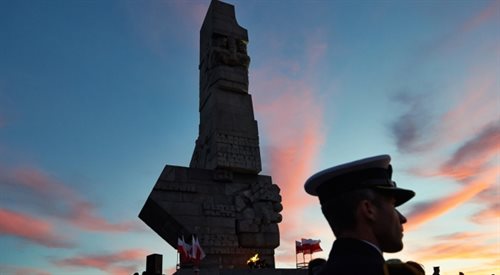 Przed Pomnikiem Obrońców Wybrzeża odbyły się uroczystości upamiętniające 75. rocznicę wybuchu II wojny światowej na Westerplatte