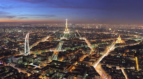 Paryż wciąż kojarzony jest z bujnym życiem kulturalnym