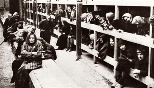 Jeden z baraków w obozie śmierci w Auschwitz