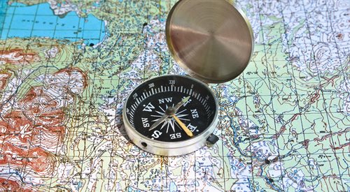 Zegar, kompas oraz mapa