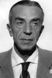 Wacław Radulski - reżyser teatralny i radiowy. W Rozgłośni Polskiej Radia Wolna Europa w latach 1952-1969.