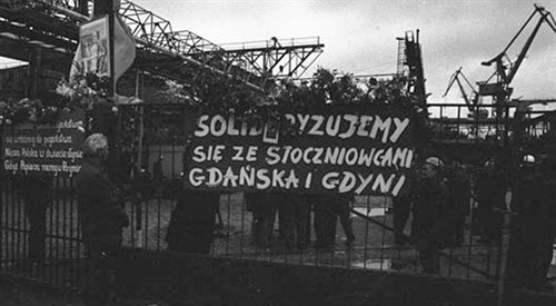 Brama Stoczni Szczecińskiej im. Adolfa Warskiego, której załoga rozpoczęła strajk 18.08.1980