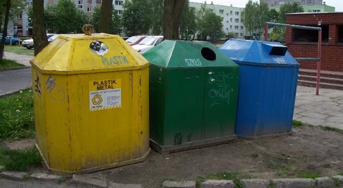 Komunikat Ministerstwa Środowiska informujący, że z dniem 1 lutego wszystkie uchwały dotyczące wysokości stawek opłat za śmieci stracą ważność wywołał spore zamieszanie