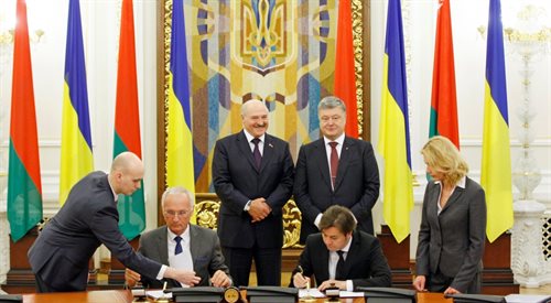 Aleksandr Łukaszenka i Petro Poroszenko podczas spotkania w Kijowie