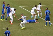 Fragment meczu Włochy - Urugwaj 