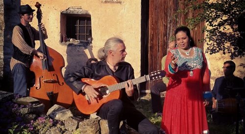 Klip do piosenki Kinna Sohna nagrywano w jednym z najpiękniejszych regionów Włoch