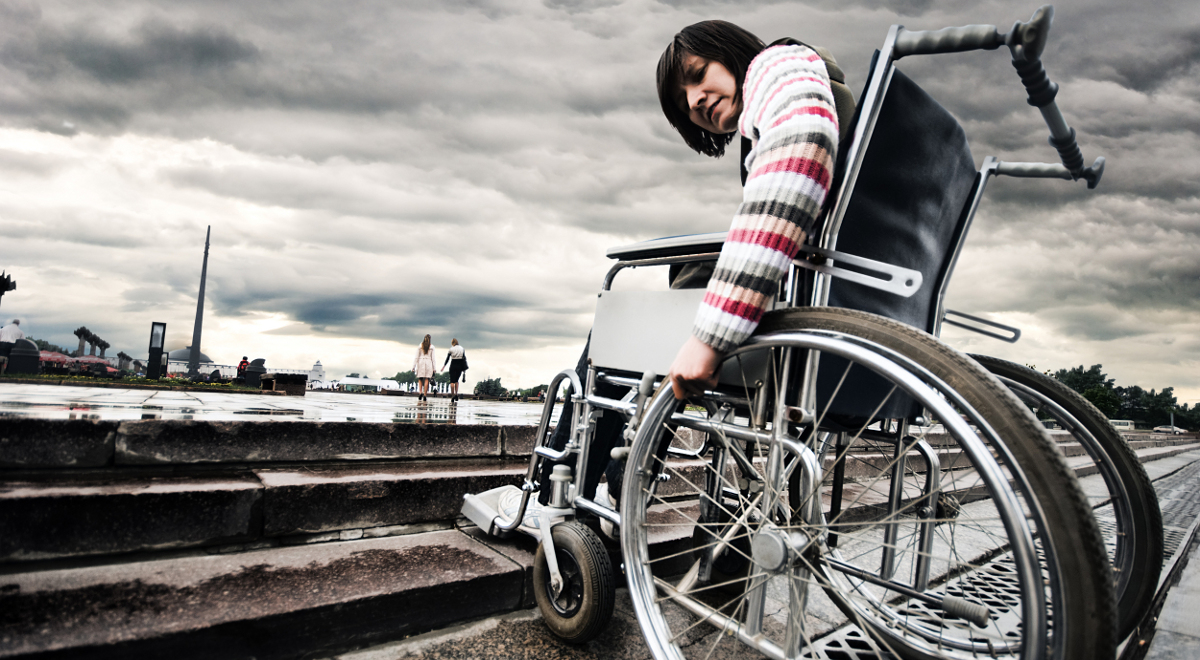 niepełnosprawni wózek schody 1200.jpg