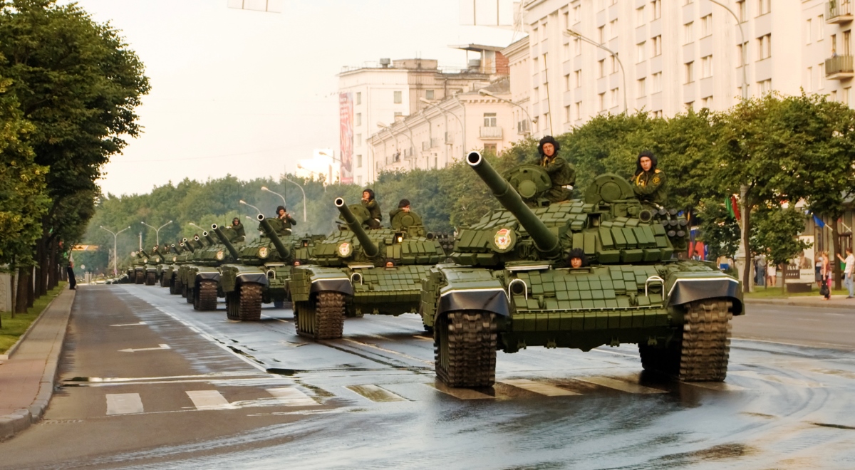 białoruś wojsko czołgi parada 1200 free.jpg