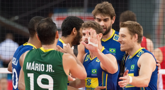 Radość Brazylijczyków z wygranego seta w meczu grupy H mistrzostw świata siatkarzy Brazylia - Rosja w Łodzi