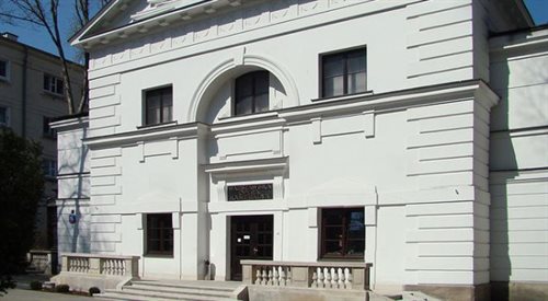 Fronton budynku Warszawskiej Opery Kameralnej