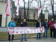 Protest Ukraińców, Polaków i Białorusinów przeciwko rosyjskiej agresji na Ukrainie i przeciw bazom wojskowym na Białorusi, przed ambasadą Federacji Rosyjskiej w Warszawie, 23 marca 2014 roku
