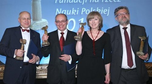 Prof. dr hab. Tomasza Giaro (L), prof. dr hab. Jan Potempa (2L), prof. dr hab. Elżbieta Frąckowiak (2P), prof. dr hab. Maciej Lewenstein (P)