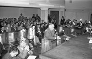 W tzw. procesie trzech opinię na temat psychozy tłumu wygłasza przed Sądem Wojewódzkim biegły prof. Józef Chałasiński. Poznań, październik 1956
