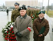 Uroczystość uczczenia pamięci żołnierzy podziemia niepodległościowego - ofiar terroru komunistycznego z lat 1944-1956, przed Grobem Nieznanego Żołnierza w Warszawie