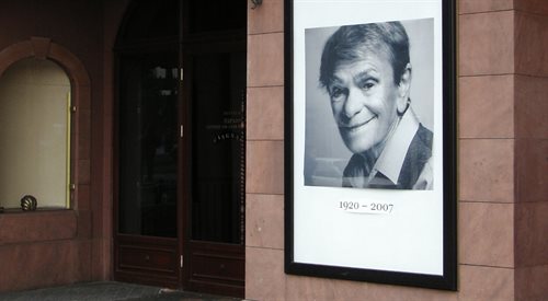 Po śmierci aktorki jej portret zawisł przed wejściem do Teatru Nowego w Poznaniu