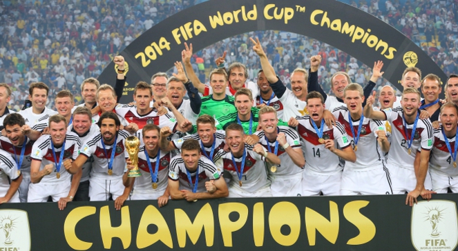 Piłkarze Niemiec świętują zdobycie tytułu najlepszej drużyny na świecie
