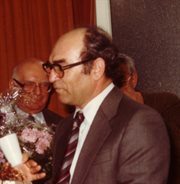 Roman Stefanowski - dziennikarz, kierownik Polskiego Biura Studiów i Analiz RWE. W Rozgłośni Polskiej Radia Wolna Europa w latach 1975-1993.