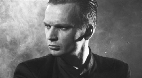 Piosenkarz i kompozytor Grzegorz Ciechowski. Zdjęcie z 1988 roku.