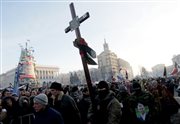 Kondukt żałobny przechodzi przez Majdan