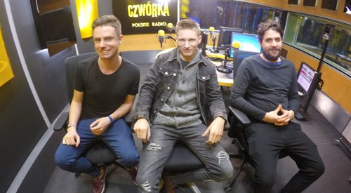 Adam Stachowiak (w środku) i absolutnie niepoważni - Mateusz Tomaszuk i Janek Kruczkowski
