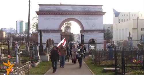 Białoruś: zatrzymanie na cmentarzu. To nie mityng, a modlitwa
