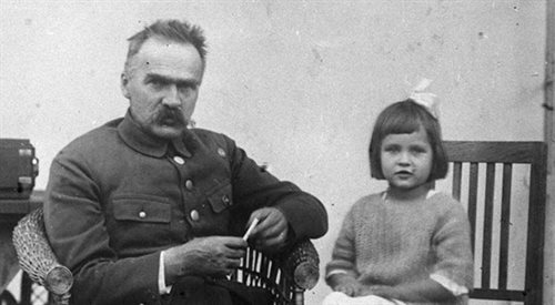 Marszałek Józef Piłsudski z córką Jadwigą w Sulejówku, ok. 1925 roku