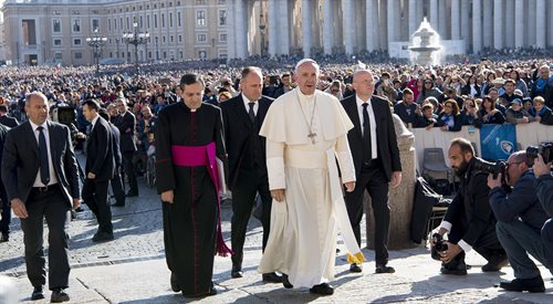 Watykan: papież o dialogu podczas nadzwyczajnej audiencji