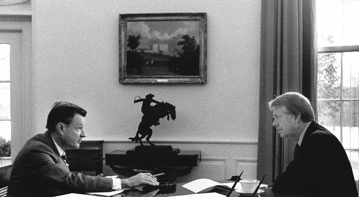 Zbigniew Brzeziński (z lewej) i prezydent USA Jimmy Carter w Białym Domu. Waszyngton, 1977 r.