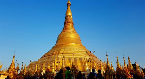 Szwedagon  świątynia buddyjska w Rangunie (niegdyś Dagon), byłej stolicy Mjanmy