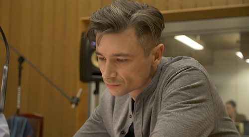 Piotr Bajtlik podczas nagrywania słuchowiska