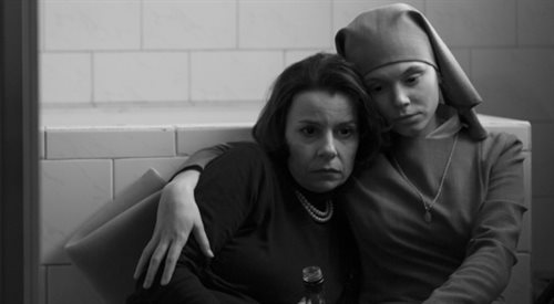 Kadr z filmu Ida w reż. Pawła Pawlikowskiego. Na zdjęciu Agata Kulesza i Agata Trzebuchowska